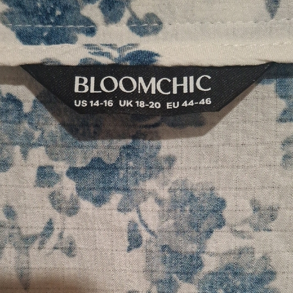 BloomChic Women's Blue and White Floral Blouse Size 14-16 - Picture 2 of 9